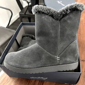 Women’s winter boots - size (9)